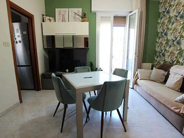 Appartamento trilocale in vendita in Via Mercuriale, Bologna