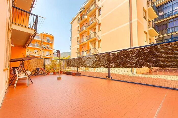 Appartamento quadrilocale in vendita in Via Alcide De Gasperi, Albenga