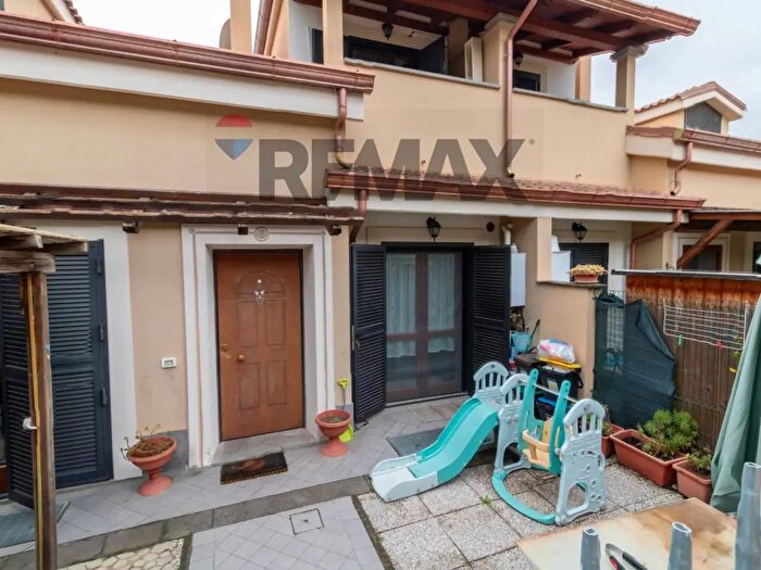 Appartamento trilocale in vendita in Via Achille Giammarioli, Frascati