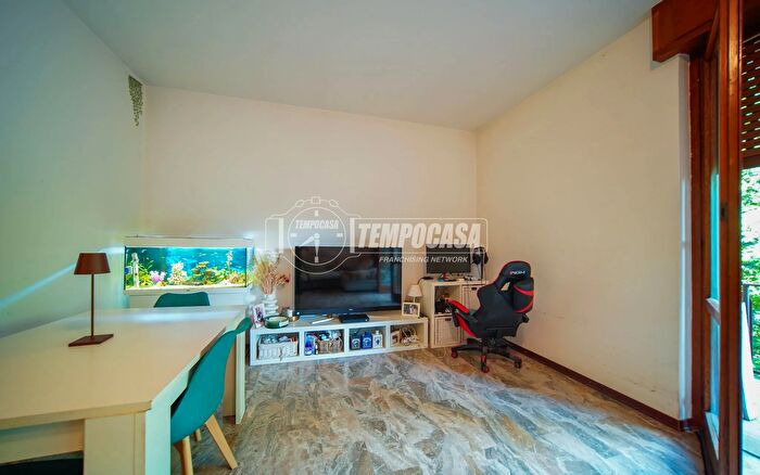 Appartamento trilocale in vendita in Via Isonzo, Buguggiate