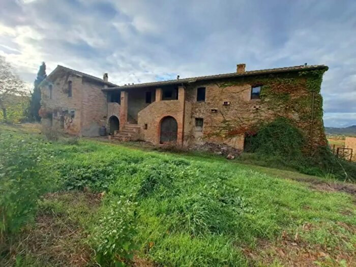 Casa con 6 locali in vendita in Magione