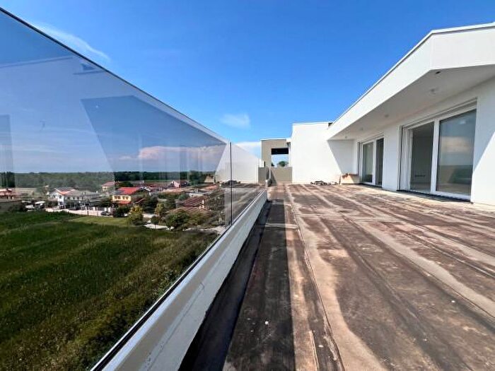 Appartamento quadrilocale in vendita in Via Altinia, Venezia