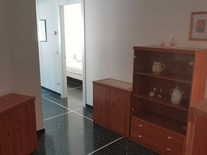 Appartamento trilocale in affitto in Via delle Mimose, Centro, Finale Ligure