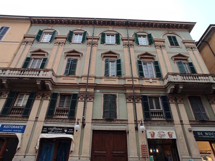 Appartamento quadrilocale in affitto in Corso Camillo Benso di Cavour, Centro Storico, Novara