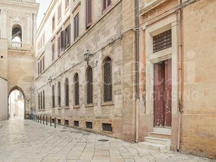 Casa con 10 locali in vendita in Via Colonne, Brindisi
