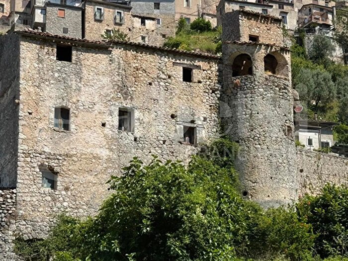 Casa con 10 locali in vendita in Via Porta di Lete Snc, Prata Sannita