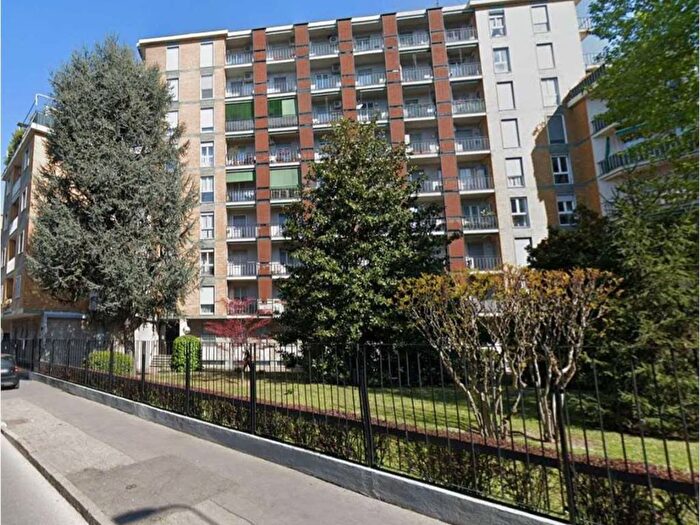 Appartamento trilocale in affitto in via della Salle, Crescenzago, Milano