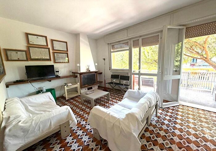 Appartamento con 5 locali in affitto in Viale Massaua, Paese, Riccione