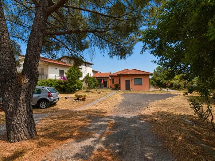 Casa con 6 locali in vendita in Via delle Ginestre, Pedara