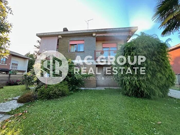 Casa con 5 locali in vendita in Via Giotto, Rescaldina