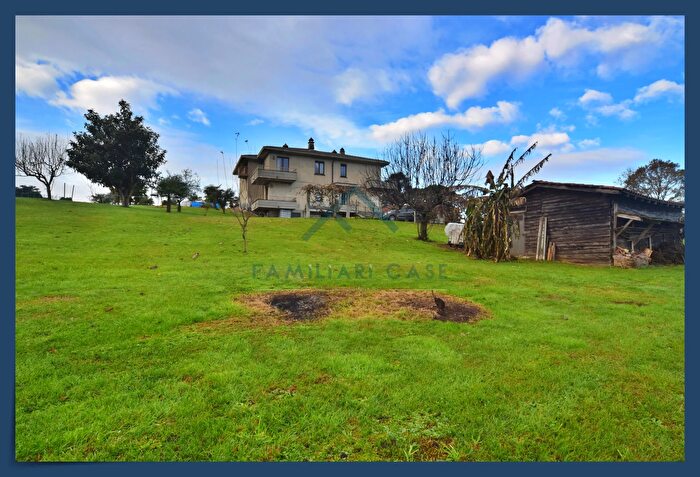 Casa con 8 locali in vendita in Via Fiume, Daverio