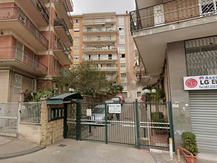 Appartamento monolocale in affitto in Via Domenico Fontana, Napoli