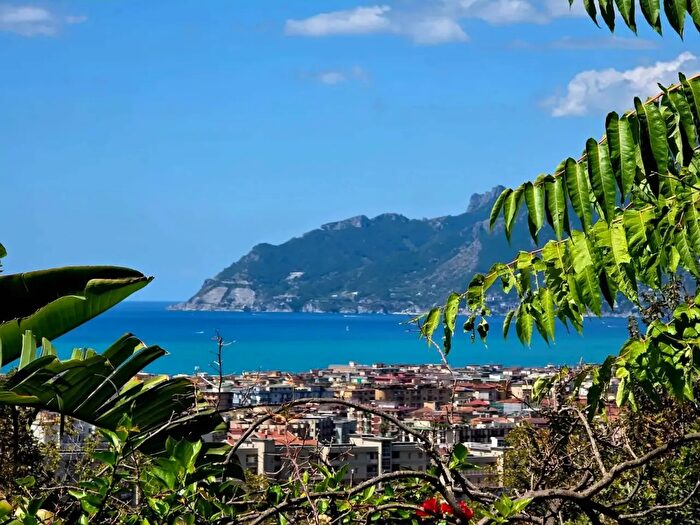 Casa con 17 locali in vendita in Via SantEustachio, Salerno