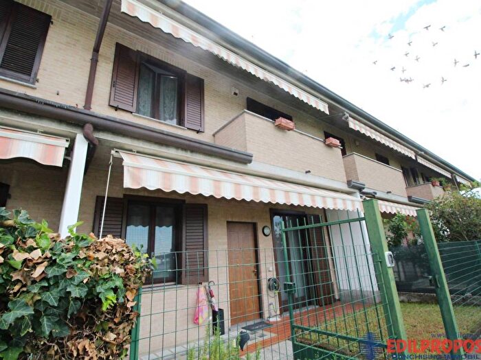 Casa trilocale in vendita in Via Alcide De Gasperi, Lazzate