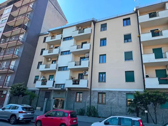 Appartamento trilocale in vendita in Via Messina, Milano