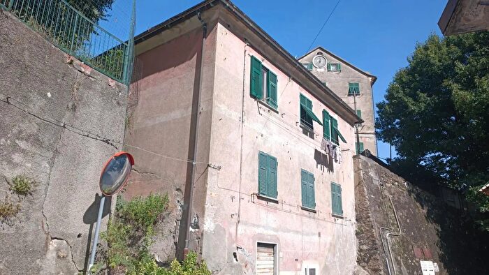 Appartamento quadrilocale in vendita in Via Fabbriche, Genova