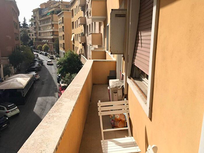 Appartamento bilocale in affitto in Piazza Lotario, Bologna, Roma