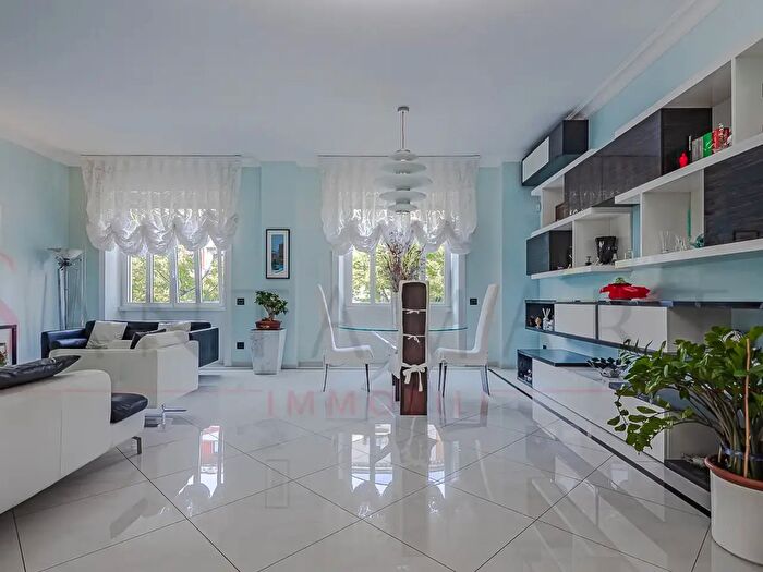 Appartamento con 5 locali in vendita in Viale Gran Sasso, Milano