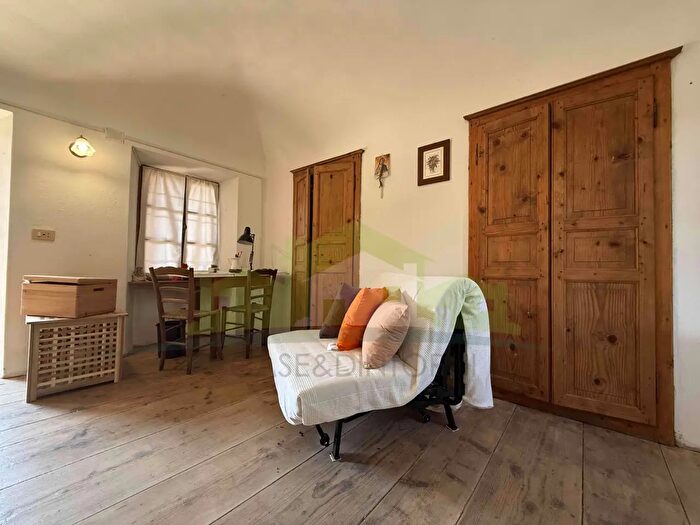 Casa con 6 locali in vendita in Postua