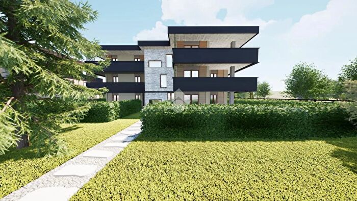 Appartamento con 5 locali in vendita in Via Lago San Michele, Ivrea