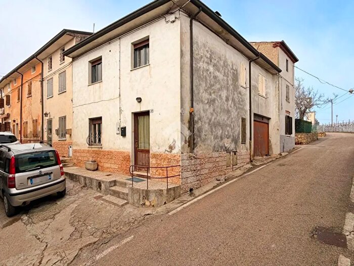 Casa con 5 locali in vendita in Via XXI Aprile, Colognola Ai Colli