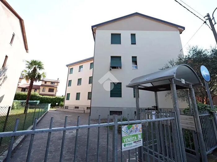 Appartamento quadrilocale in vendita in Via Istria, Albiate