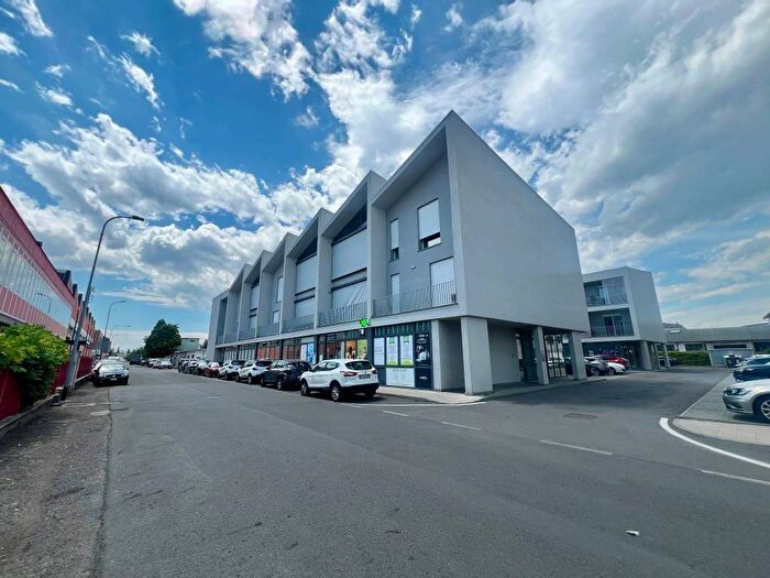 Appartamento trilocale in affitto in Via de' Gavasseti, Villaggio Giardino, Modena