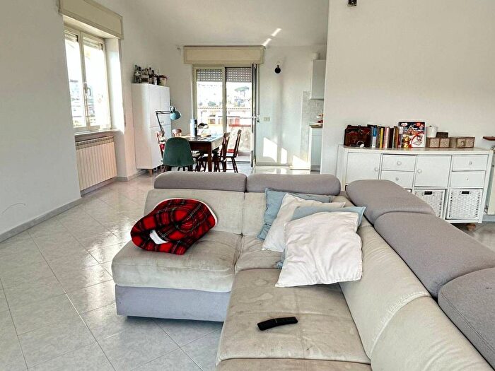 Appartamento trilocale in affitto in Via Vecchia Napoli, Chiaiano, Napoli