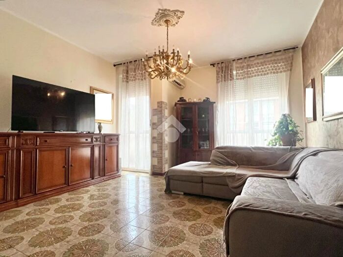 Appartamento con 5 locali in vendita in Passaggio Giuseppe De Felice Giuffrida, Palermo