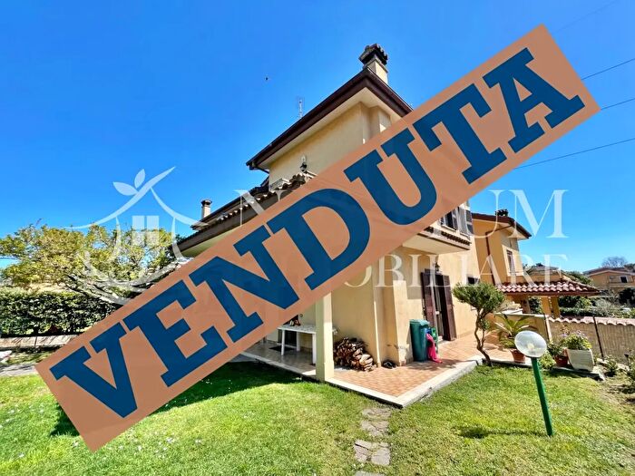 Casa con 6 locali in vendita in Via Vincenzo Bellini, Cerveteri