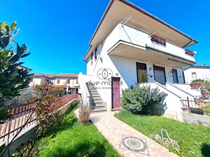 Appartamento trilocale in vendita in Via della Pace, Spoleto