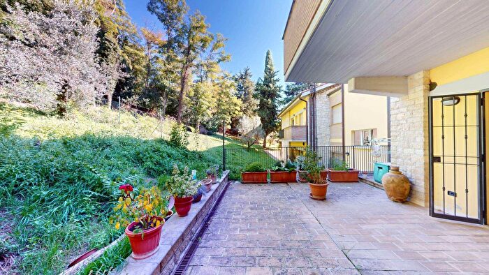 Appartamento con 5 locali in vendita in Via San Benedetto, Assisi