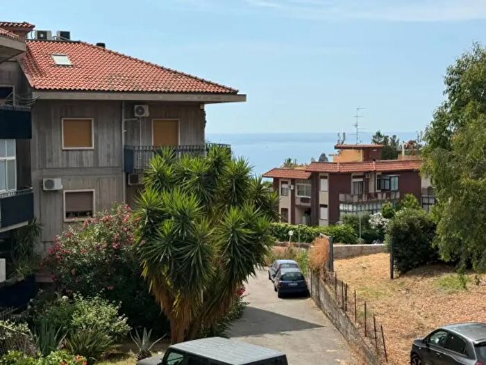 Appartamento bilocale in vendita in Via Litteri, Aci Castello