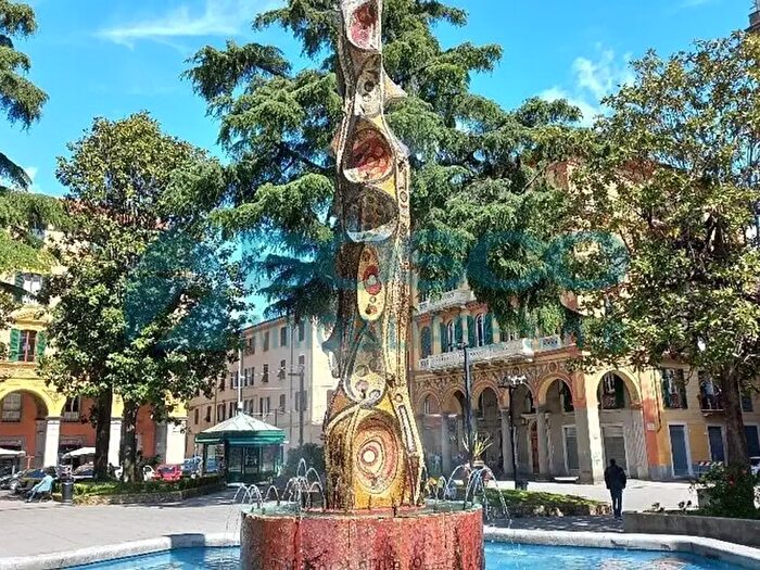 Appartamento con 6 locali in vendita in Piazza Benedetto Brin, La Spezia