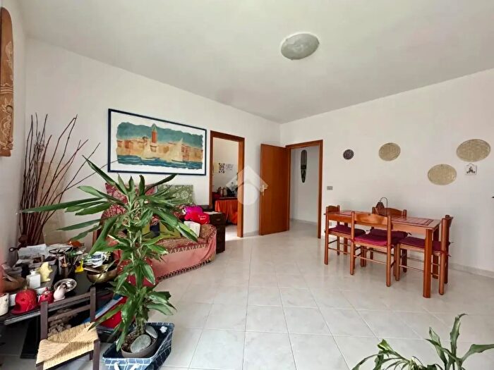 Appartamento trilocale in vendita in Via Alessandro Volta, Alghero