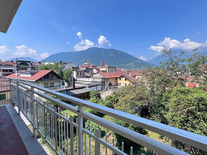 Appartamento trilocale in affitto in Via Portici, Centro, Merano