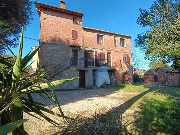 Casa quadrilocale in vendita in Via Vecchia, Castiglione Del Lago