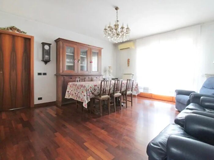 Appartamento trilocale in vendita in Viale Emilia, Lodi