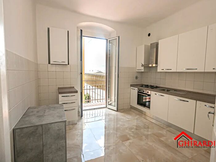 Appartamento con 7 locali in affitto in Genova