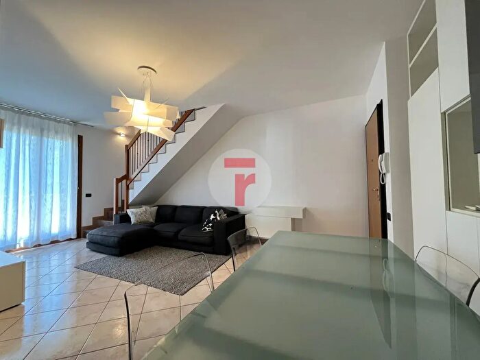 Appartamento trilocale in affitto in Via Orlando Galante, Padova
