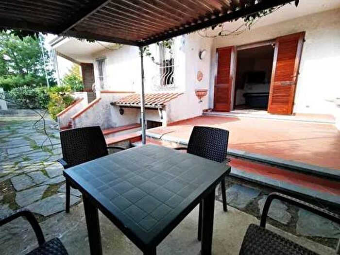 Casa con 6 locali in affitto in Via Gino Lombardi, Pietrasanta