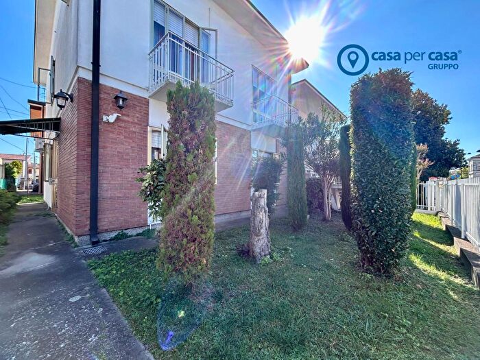 Casa con 5 locali in vendita in Via Caduti del Lavoro, Lendinara