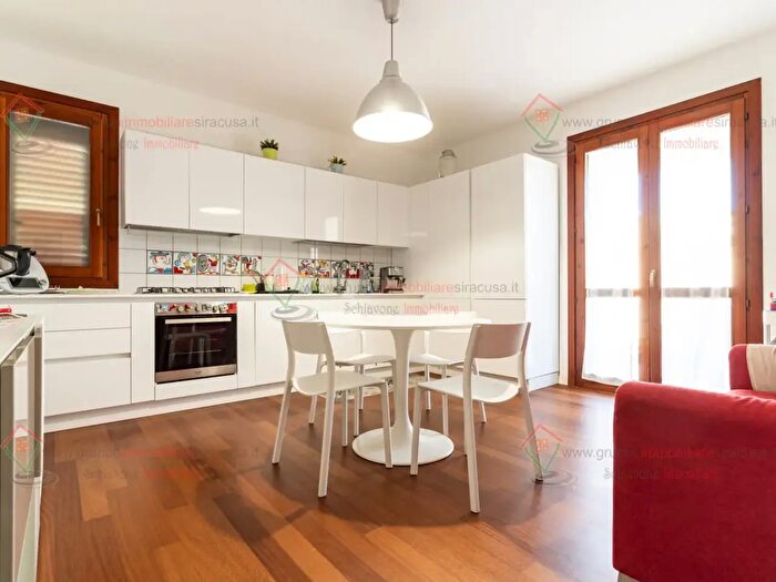 Casa con 6 locali in vendita in Siracusa
