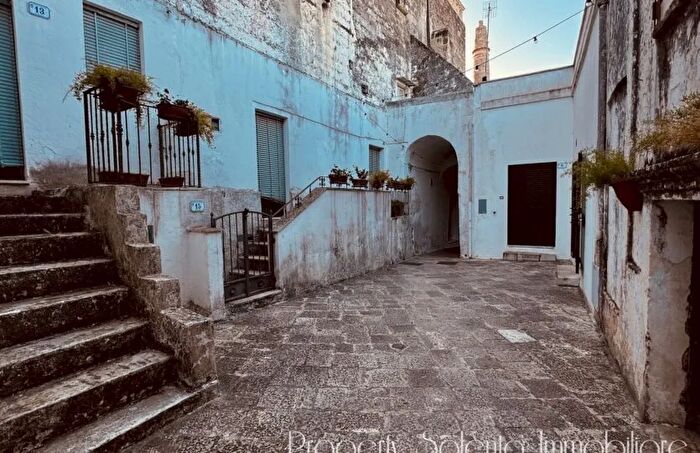 Casa trilocale in vendita in Via Ugo Foscolo Specchia Centro Storico, Specchia