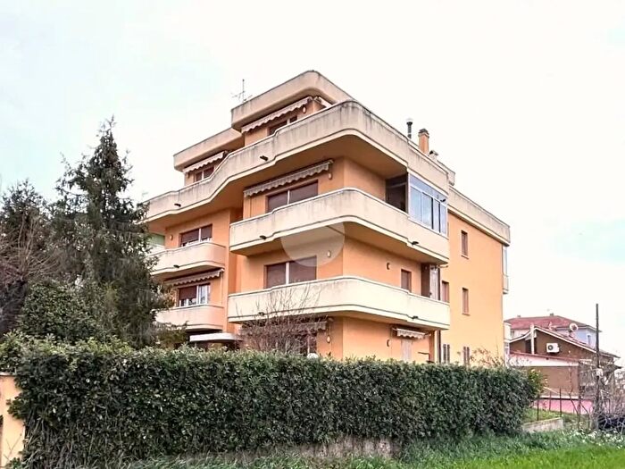 Appartamento quadrilocale in vendita in Via S Tomani Amiani, Fano