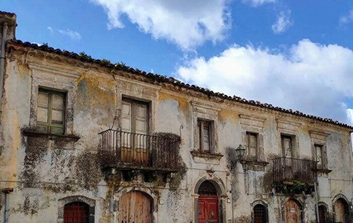 Casa con 10 locali in vendita in Linguaglossa