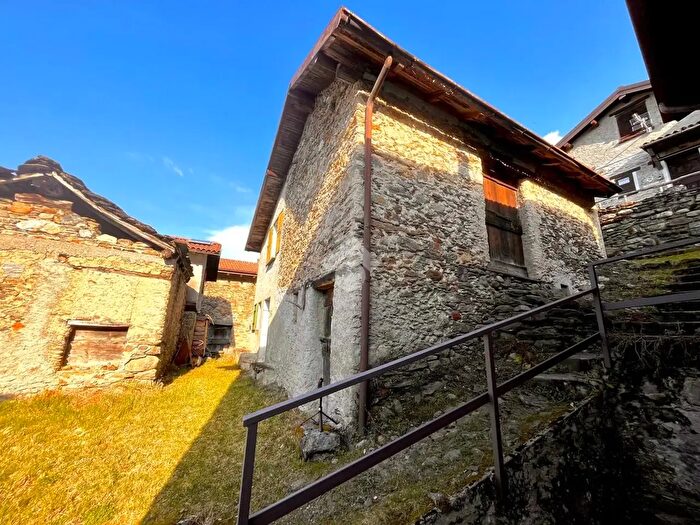 Casa quadrilocale in vendita in Localita Vezzee, Dorio