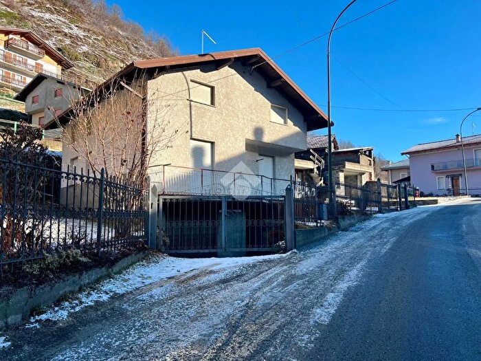 Casa trilocale in vendita in Via dei Caduti della Resistenza, Corteno Golgi