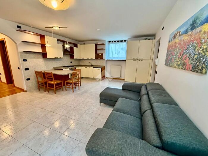 Appartamento trilocale in vendita in Via S Nazzaro, Riva Del Garda