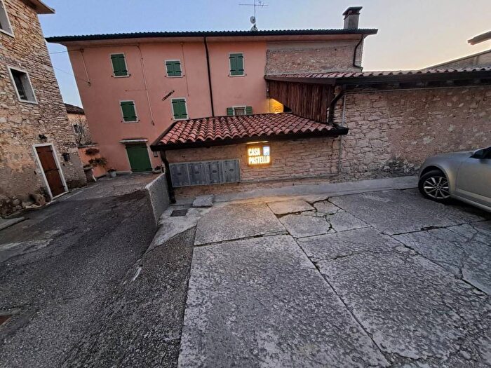Appartamento trilocale in affitto in Via Monsignor Lonardi, Cavalo, Fumane